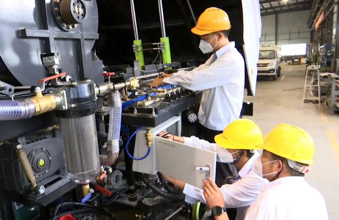 推进产品转型升级—陕汽开云成功研发生产新能源专用车
